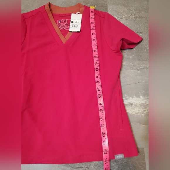 NWT/NWOT Figs Oran scrub set. Slim fit top. Joggers. Hot pink, orange. XXS. 26" - Picture 11 of 16